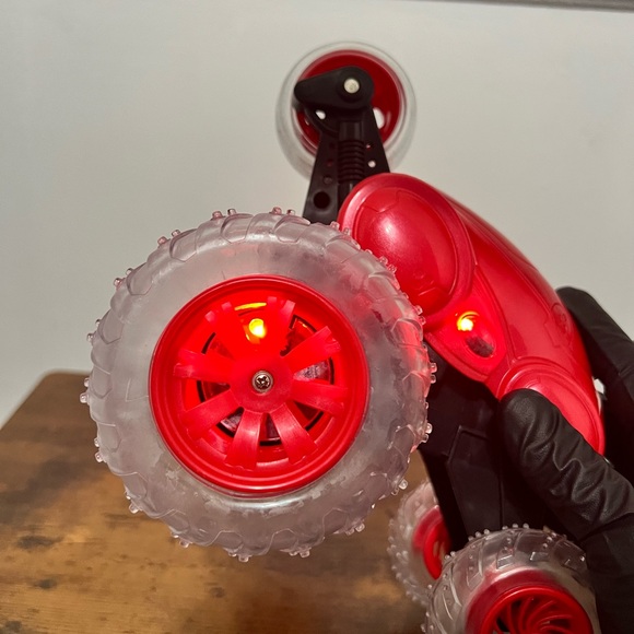 Dynamic Red Remote Control Stunt Car - Picture 9 of 12